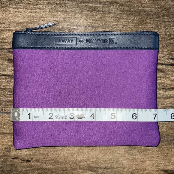 United Airlines x Away Travel Amenity Kit Purple Zip Pouch Travel Bag Neoprene - Picture 9 of 10